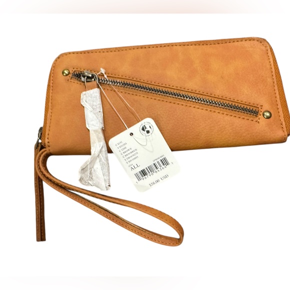 Free People Handbags - Free People Wristlet Wallet. New with Tags